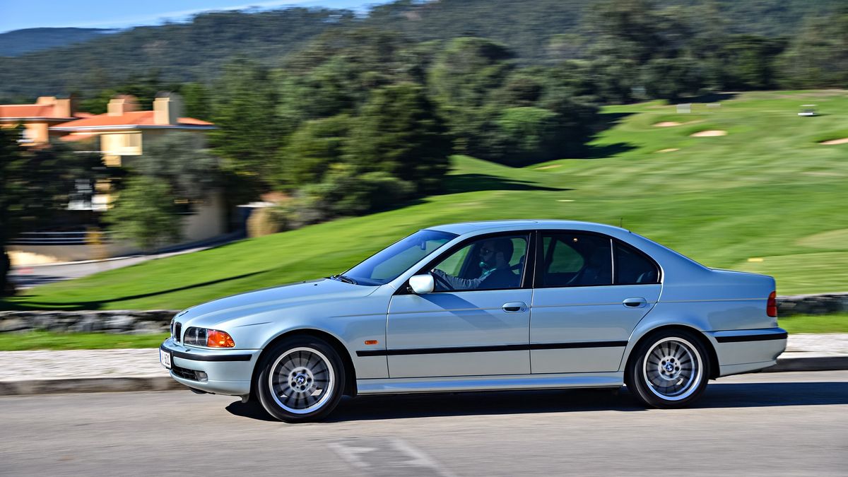 Ładnie utrzymane, starsze BMW E39 słynące z ogromnej trwałości może i jest warte ok. 15-20 tys. zł. Ale czy zapłacisz 2 razy więcej?