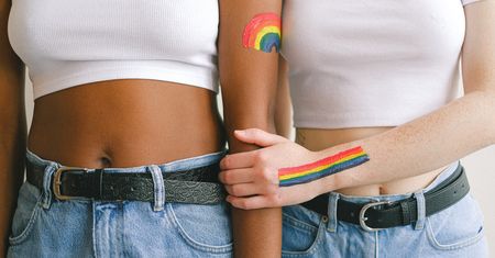 Opluci za promowanie "obrzydliwej ideologii". Przekuli to w promocję