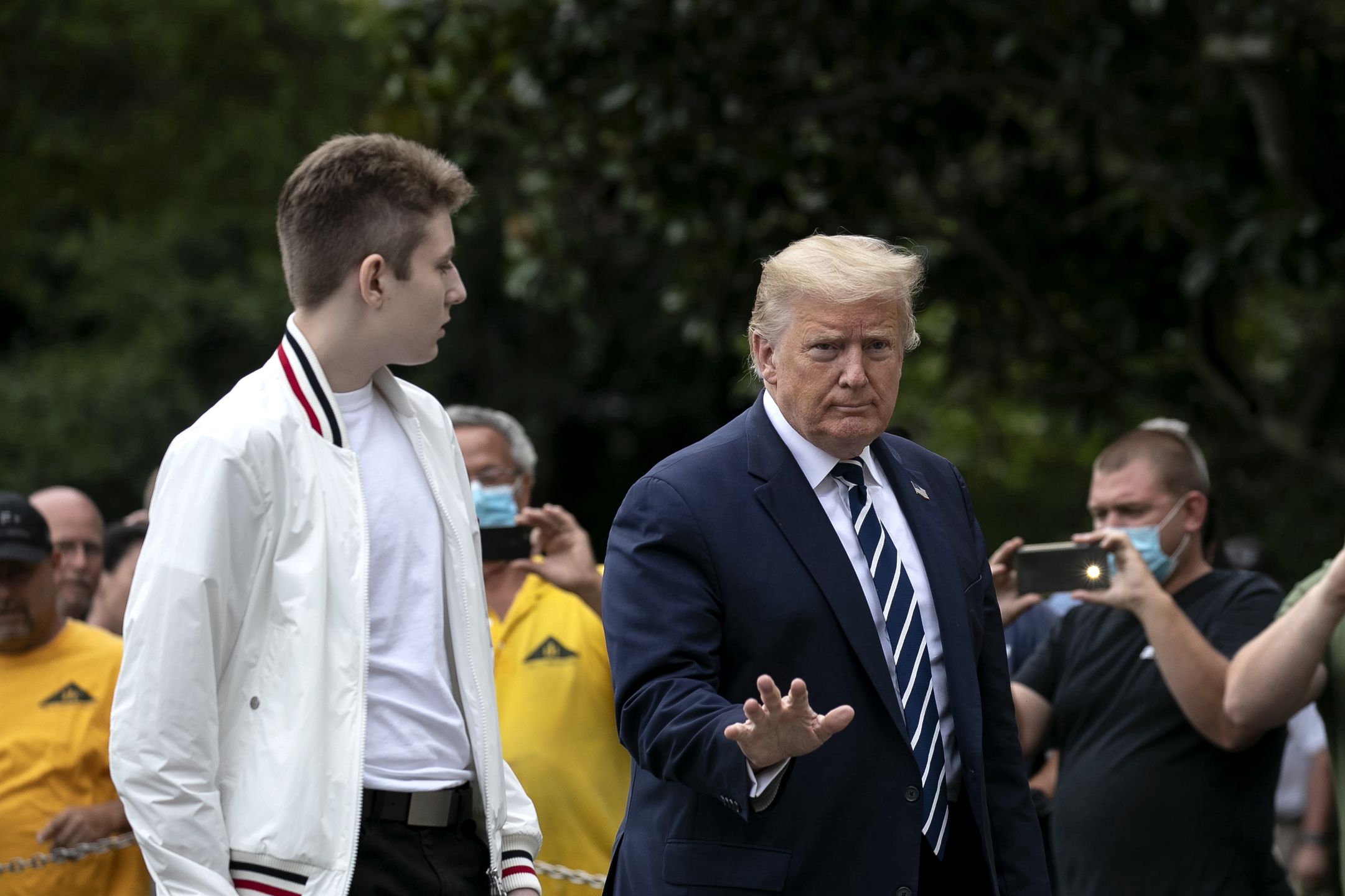 Barron Trump przerósł Donalda i Melanię