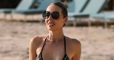 Agnieszka Włodarczyk prezentuje SYLWETKĘ MARZEŃ w 40-stopniowym upale na egzotycznym wyjeździe. "Piasek jak w Krynicy Morskiej" (FOTO)
