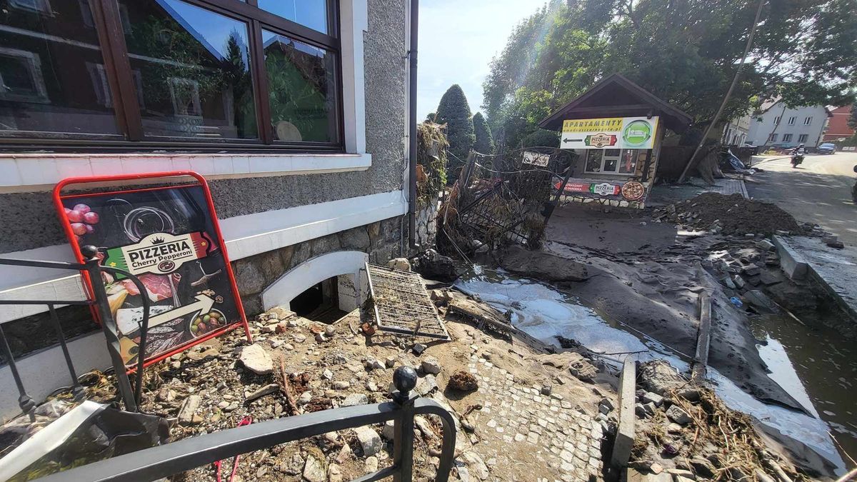Restauracja Cherry Pepperoni w Stroniu Śląskim po powodzi