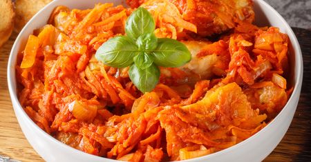 Inni dodają do pizzy, Ewa Wachowicz robi z nim rybę. Jeszcze lepsza niż po grecku