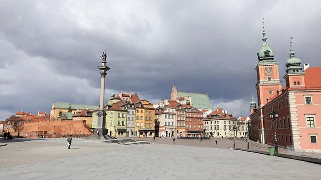 Warszawa. Piątek będzie bardzo ciepły, mogą jednak pojawić się burze.
