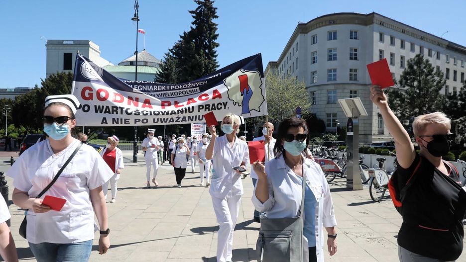 Warszawa. Protest pielęgniarek i położnych. Domagają się podwyżek