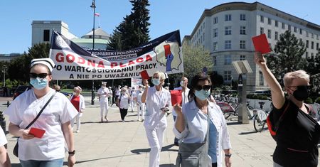 Warszawa. Protest pielęgniarek i położnych. Domagają się podwyżek