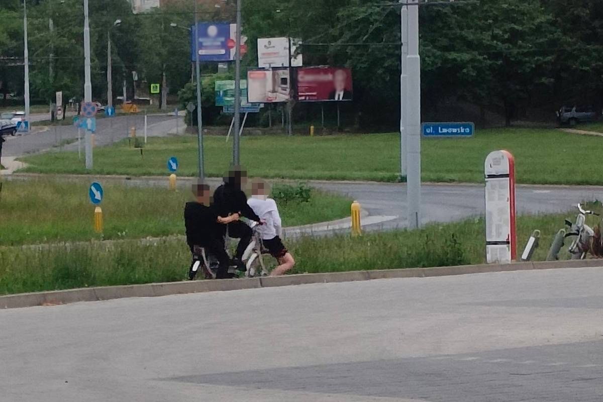 Trzech nastolatków na jednym rowerze miejskim. Tak wygląda codzienne niszczenie LRM