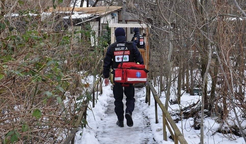 Warszawa. Straż miejska pomaga bezdomnym