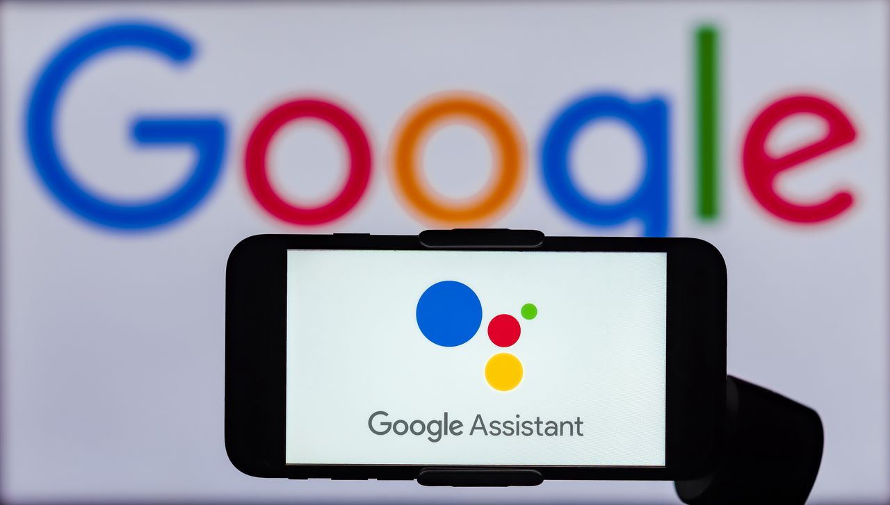 Asystent Google dostanie kopa dzięki AI (Idrees Abbas/SOPA Images/LightRocket via Getty Images)
