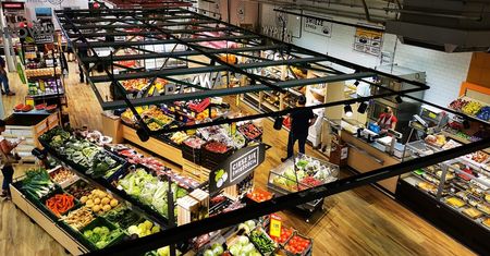 Niedzielne zakupy tylko w Żabce i małych osiedlowych sklepach? Te supermarkety są otwarte w każdą niedzielę