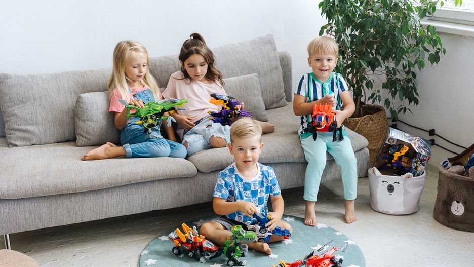 Każdy mały fan dinozaurów i pojazdów będzie zachwycony takim prezentem