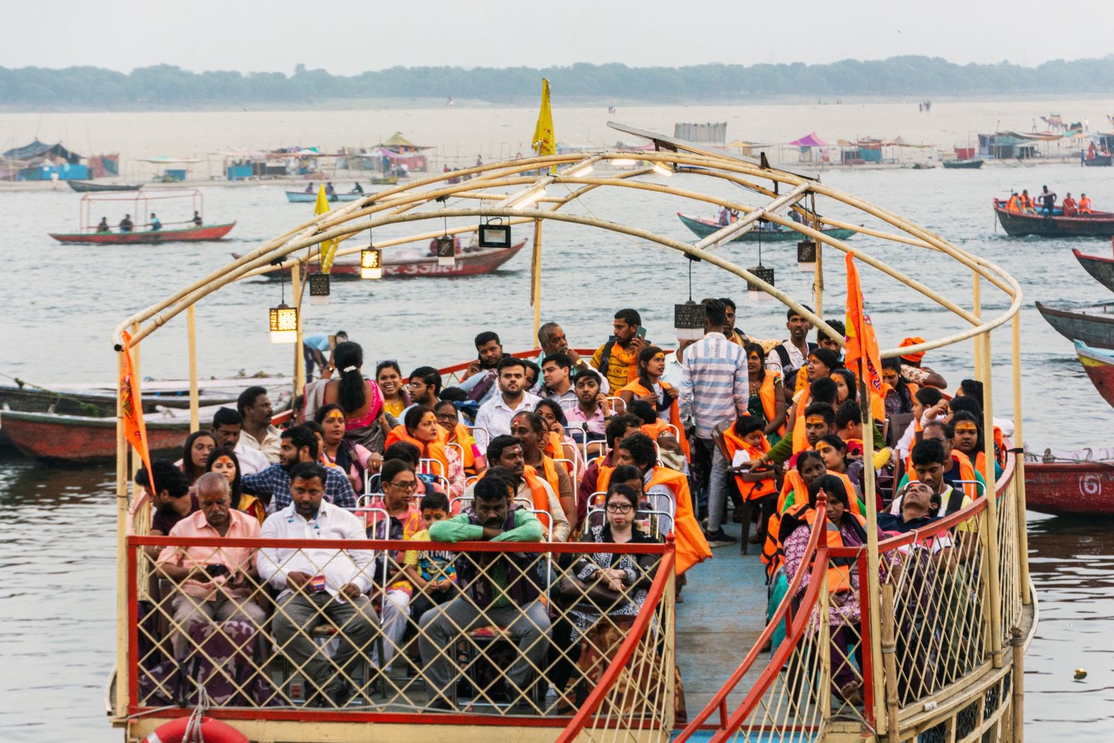 Rejsy po rzece Ganges zyskują na popularności, kosztem delfinów 