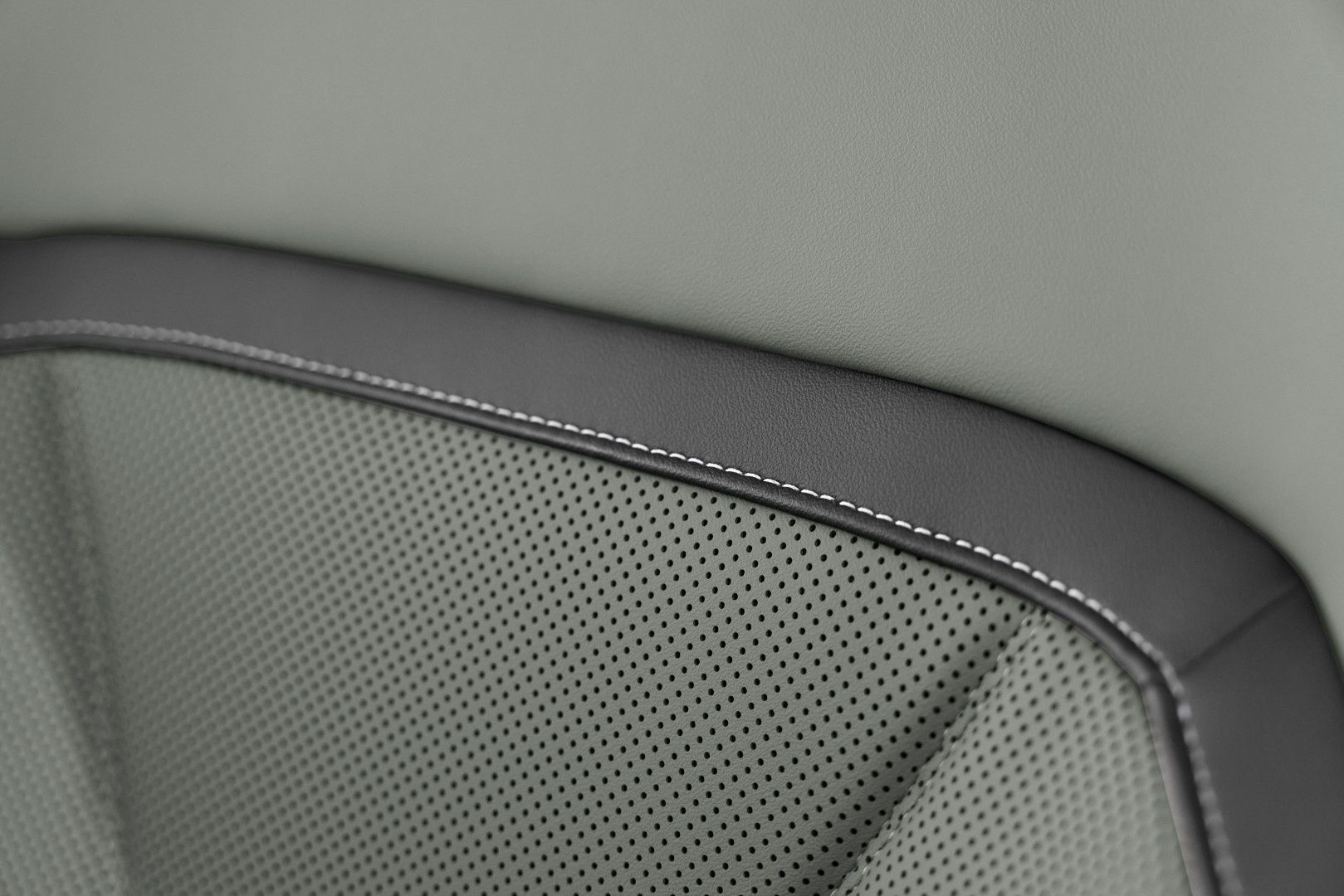 BMW iX4