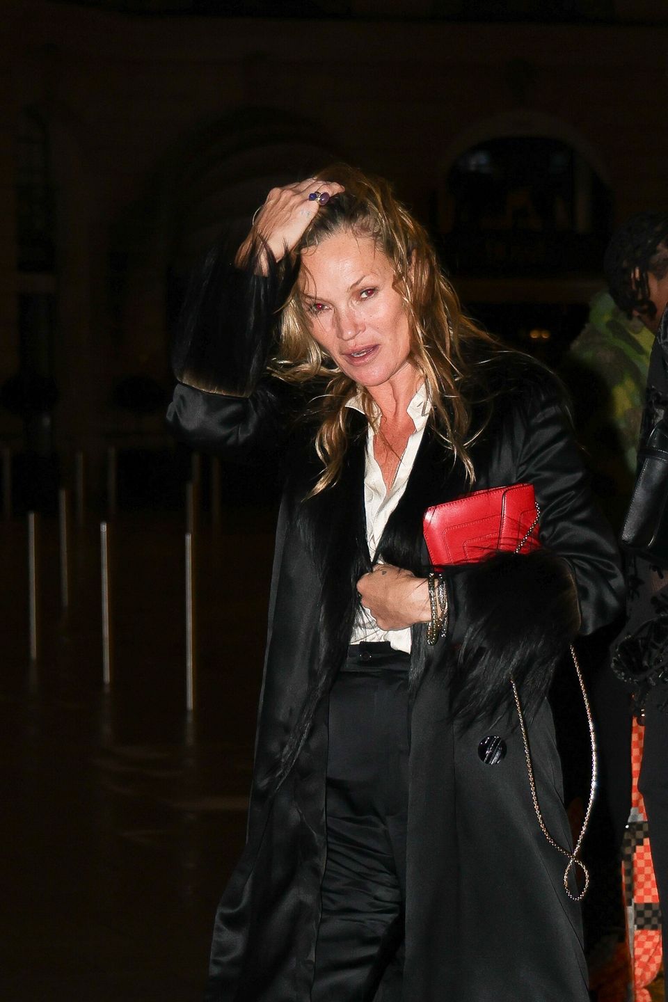Kate Moss wraca z imprezy po pokazie marki Dior