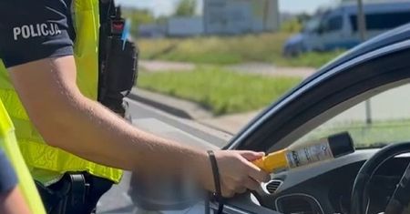„Panowie dogadajmy się”. Próbowała przekupić policjantów – teraz grozi jej 10 lat więzienia