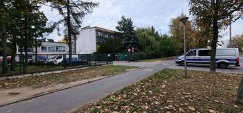 Policja skontrolowała ponad 10 tys. szkół i placówek. Zatrzymano 10 osób po groźbach
