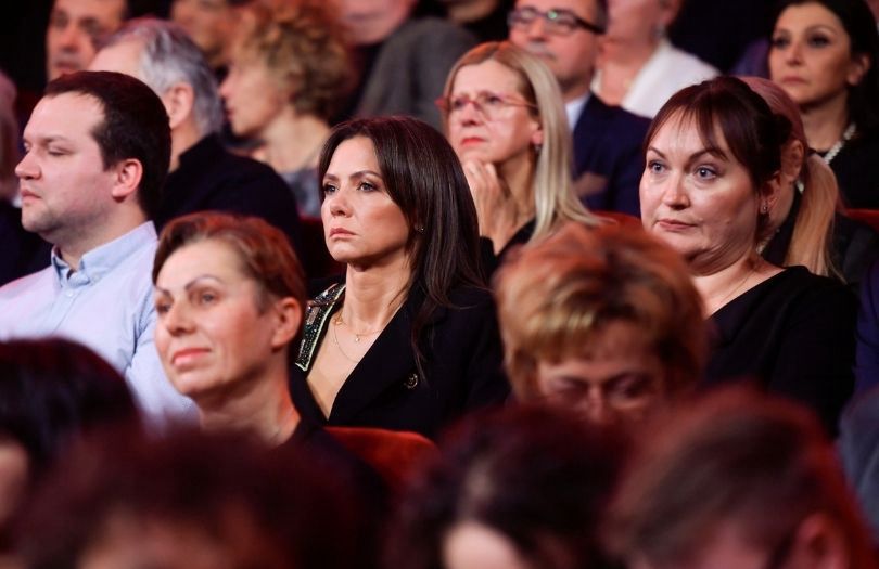 Magdalena Ogórek kpi z Kingi Rusin na wizji