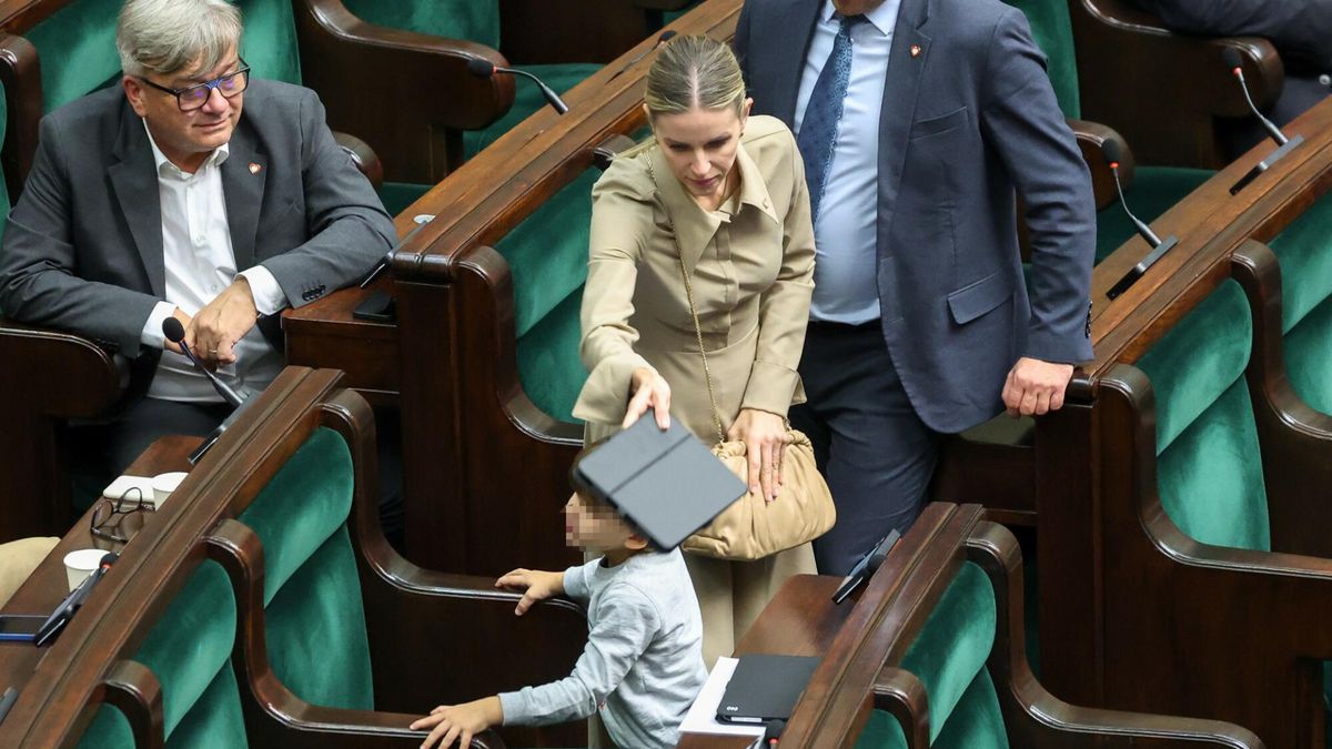 Posłanki chcą zmian w sejmie. "Płakała w łazience i mówiła, że nie ma z kim zostawić dziecka"