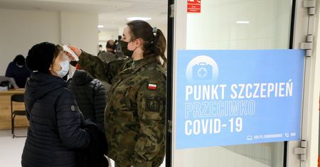 Szczepienia na koronawirusa. Co robić na końcu kolejki? Rzecznik Praw Pacjenta wyjaśnił w szczegółach