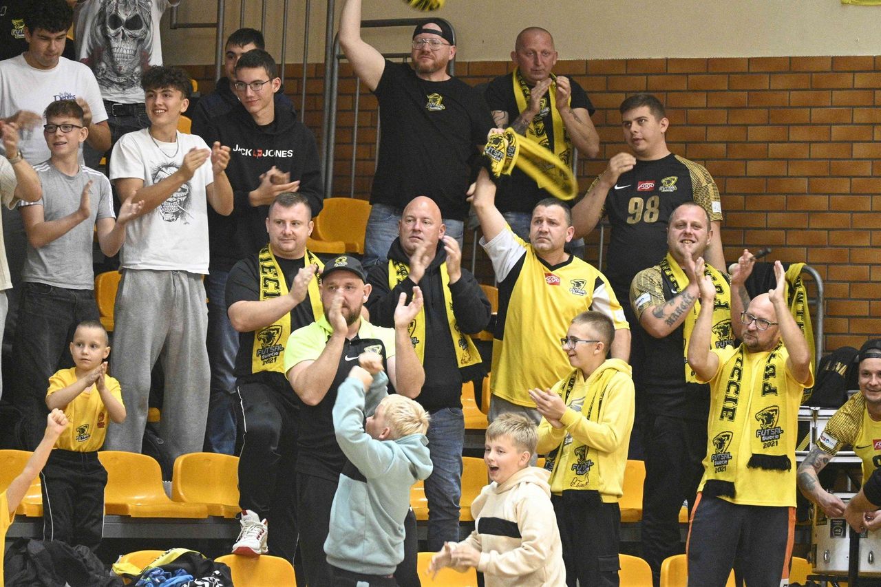 Świecie: Kibice na meczu Futsal Świecie - Dreman Exlabesa Opole Komprachcice. Poszukajcie się na zdjęciach