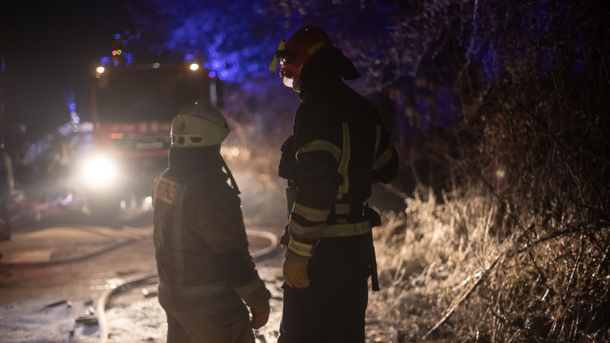 usuwanie skutk�w ataku rakietowego
Chark�w, Ukraina, 11.01.2023. S�u�by mundurowe Ukrainy na terenie magazynu materia��w pirotechnicznych po rosyjskim ataku rakietowym w Charkowie, 11 bm. Trwa inwazja Rosji na Ukrain�. (aldg) PAP/Yevhen Titov
Yevhen Titov
agresja, atak, inwazja, konflikt, magazyn materia��w pirotechnicznych, rakietowy, rosyjska, Ukraina, wojna, stra� po�arna, stra�ak, agresja Rosji, atak Rosji na Ukrain�, inwazja rosyjska, konflikt zbrojny, latarek, latarka, latarkami, latarki, materia�y, noc, noc�, od�amki, od�amk�w, pirotechniczne, po ciemku, poszukiwania, poszukiwanie, s�u�b mundurowych, sytuacja na Ukrainie, sytuacja w Ukrainie, Wojna na Ukrainie, wojna w Ukrainie, wok� Ukrainy, fabryka, fajerwerk�w