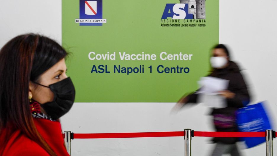 Koronawirus - Włochy. Szczepionki na wolnym rynku? "Zadanie dla służb"