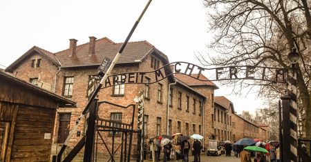 "Der Spiegel" pisze o pomocy dla ofiar nazizmu. "Niemcy są Polsce coś winni"