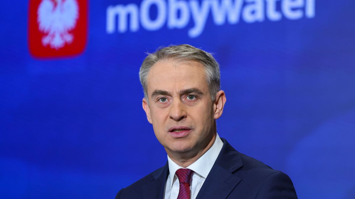 Warszawa, 23.10.2026. Wicepremier, minister cyfryzacji Krzysztof Gawkowski podczas konferencji prasowej poświęconej rozwojowi aplikacji mObywatel, 23 bm. w siedzibie resortu w Warszawie. (ad) PAP/Paweł Supernak