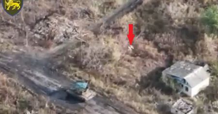 Brawurowa szarża ukraińskiego czołgu T-72. Przetrwał trafienie zabójczego drona Rosjan