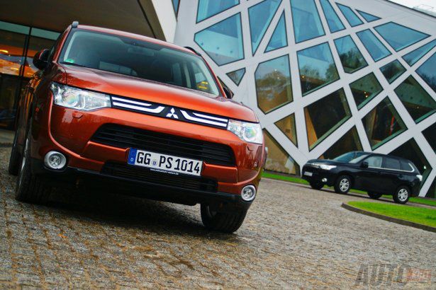 Mitsubishi Outlander 2,0 MIVEC Instyle Navi 4WD CVT [pierwsza jazda autokult.pl]