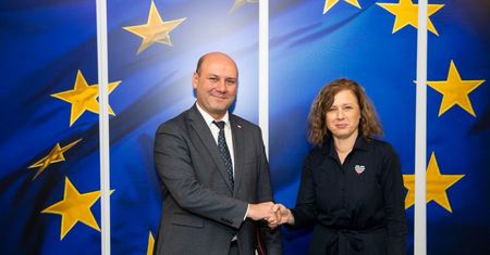 Co dalej z środkami dla Polski? Jourova zabrała głos