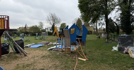 Plac zabaw przy Cmentarnej w Margoninie przechodzi gruntowną metamorfozę