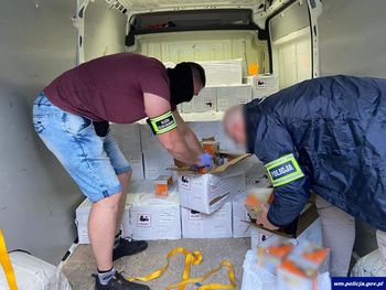 Milionowy przemyt udaremniony. Służby przejęły tysiące e-papierosów i papierosów bez akcyzy