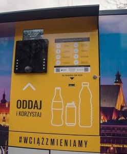 Warszawa. Recyklomaty wciąż głodne. Pojemniki na szkło i plastik rozmnażają się leniwie