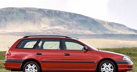 Używana Toyota Avensis 1,6 & 1,8 VVT-i (1998-2002) – poradnik kupującego