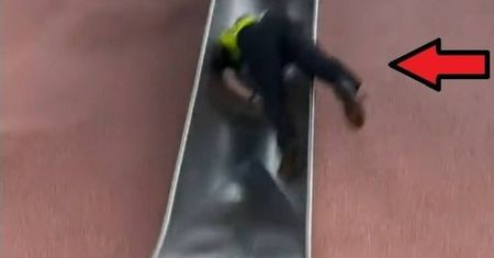 Bezmyślny wyczyn policjanta na zjeżdżalni. Wszystko zostało nagrane