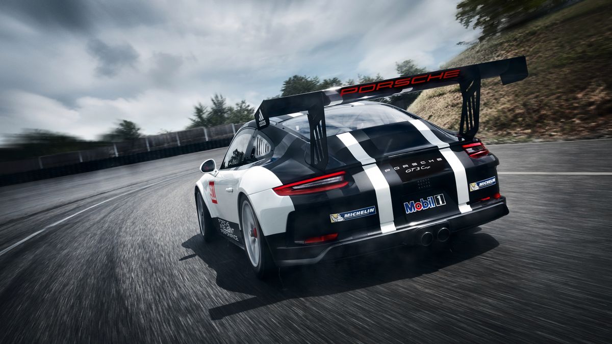 485-konny, 4-litrowy boxer bez doładowania został wyposażony w bezpośredni wtrysk paliwa, napęd rozrządu ze sztywno zamocowanymi dźwigienkami zaworowymi oraz centralny natrysk oleju. W układzie smarowania pojawił się odśrodkowy filtr oleju, a wał korbowy jest teraz jeszcze sztywniejszy.