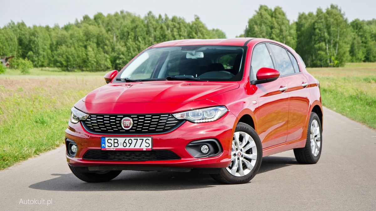 Fiat Tipo to jeden z najpopularniejszych samochodów FCA w Polsce. Jego emisja spalin wynosi od 109 do 160 g C02 na km.
