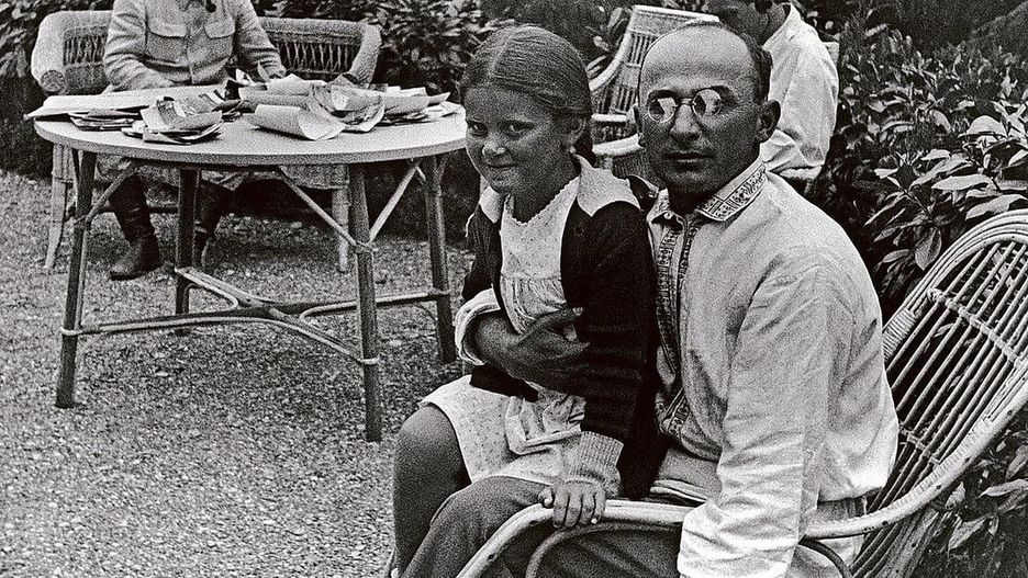 Ławrientij Beria z córką Stalina