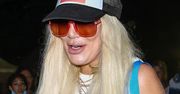 Tori Spelling prezentuje NOWĄ TWARZ podczas wyjścia z dziećmi do lunaparku (ZDJĘCIA)