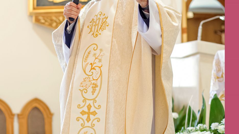Katarzyna Ledwon
komunia, pierwsza komunia, priest, vestments, chasuble, stole, catholic, mass, church, ceremony, religion, worship, catholicism, priesthood, holy, robe, liturgy, spirituality, clothing, ritual, sacred, religious, altar, liturgical, faith, christian, service, cross, sacraments, god, ritualclothing, divine, prayer, catholicchurch, churchservice, sacredgarment, holyvestments, dress, catholicpriest, altarserver, clergy, worshipservice, christ, churchinterior, sacreddress, priestclothing