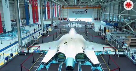 Turecki myśliwiec TAI TF-X na ukończeniu. Wygląda jak podróbka F-22 Raptor