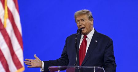 Duda siedział w pierwszym rzędzie. Nagle zwrócił się do niego Trump