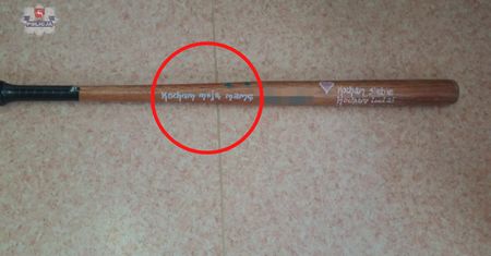 Zdumiewające, co miał napisane na kiju. Właśnie nim atakował ludzi