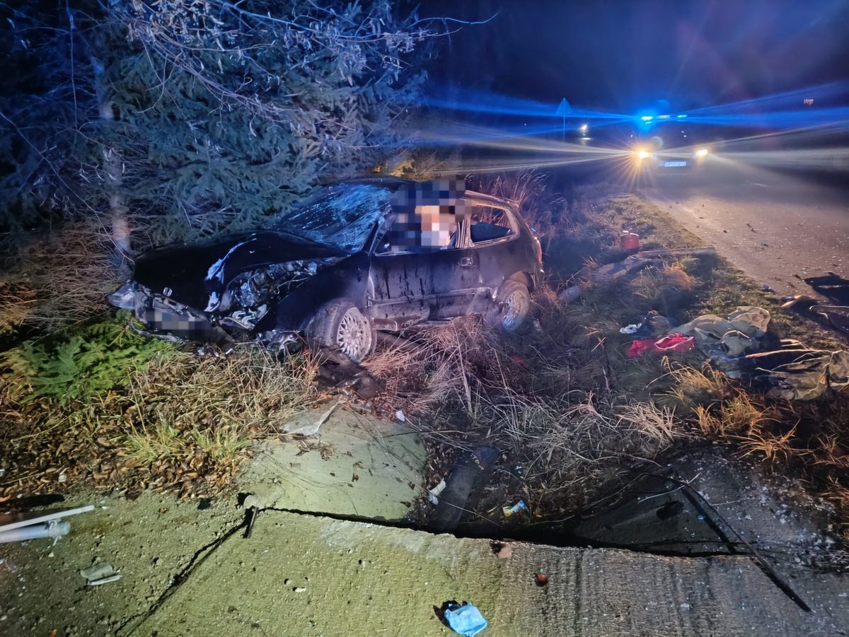 Jechali na interwencję, zauważyli rozbite auto. W środku był mężczyzna