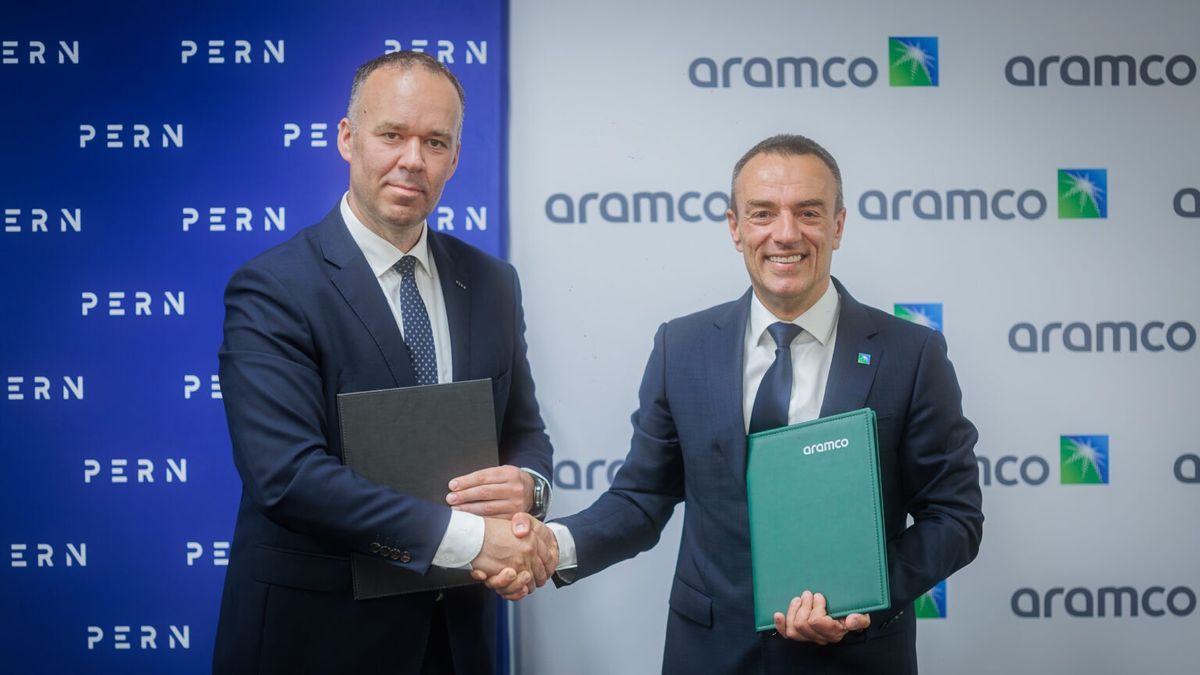 Prezesi PERN oraz Aramco Fuel Poland po podpisaniu umowy