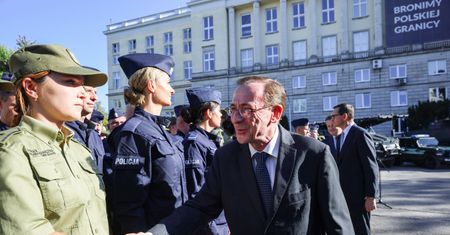 Walka o fotel szefa MSWiA. "Wzrosły szanse drugiego kandydata"