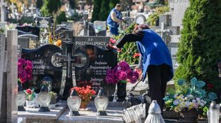 Jak wyczyścić nagrobek i pozbyć się plam z wosku przed 1 listopada