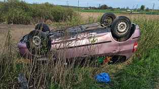 Łobżenica: Po pijanemu ukradł samochód, a potem dachował