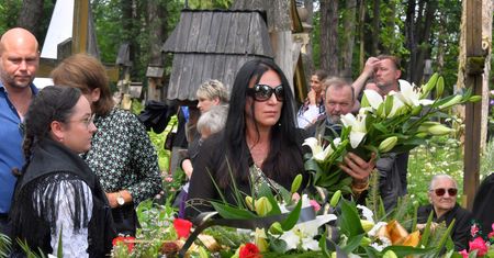 Koronawirus na pogrzebie w Zakopanem. "Kayah przechodzi procedury"