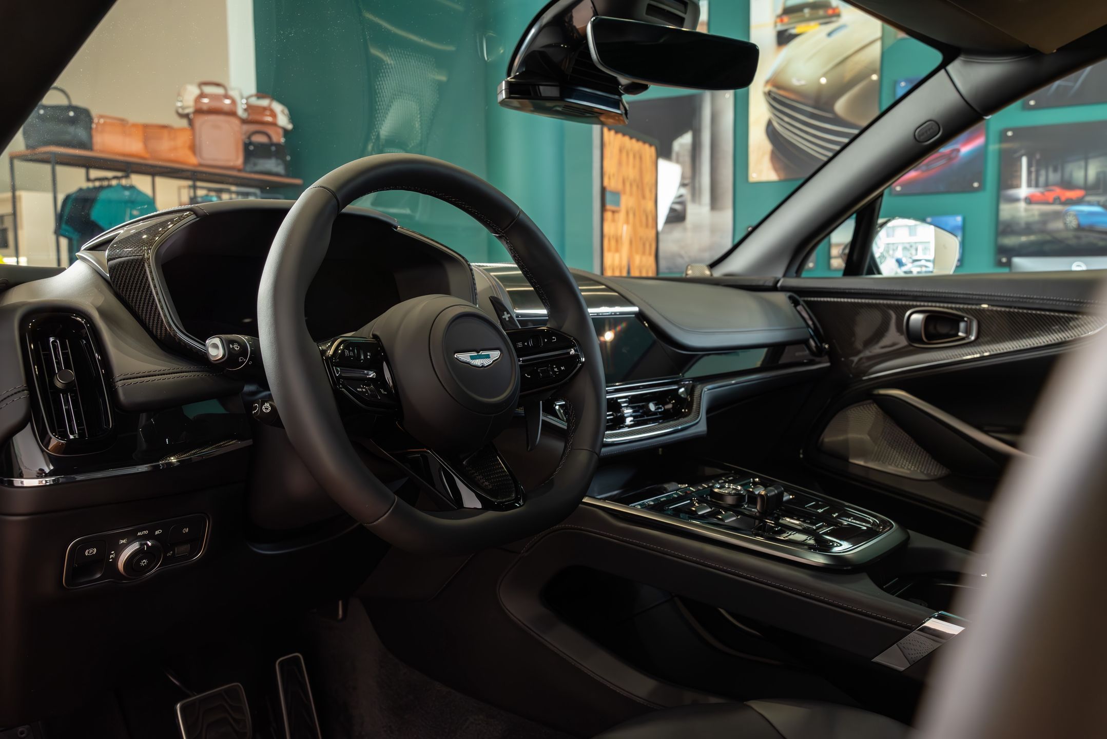 Aston Martin DBX S